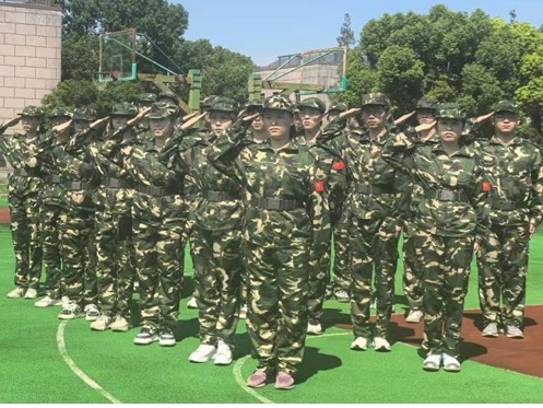上海华体网页版登录入口2025级新生军训圆满收官
